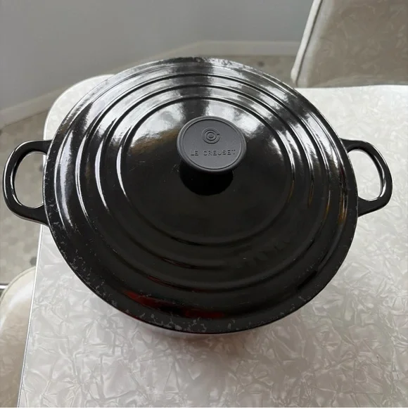Le Creuset #26 5.5 qt black glossy Dutch oven in almost perfect condition - Picture 2 of 8